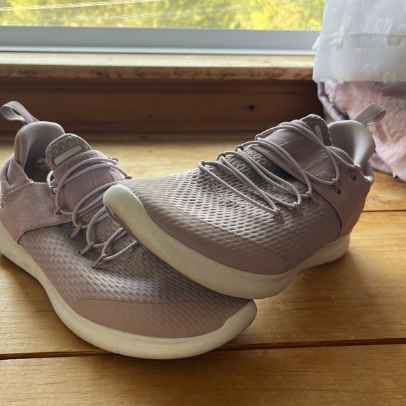 Nike running shoes. Only wore a couple times. - Picture 4 of 4